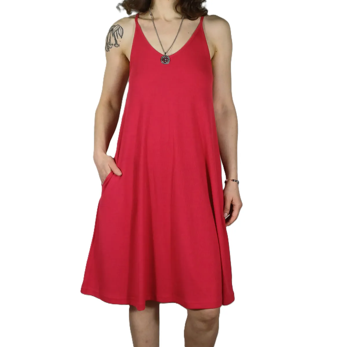 Vestido-Sin-Mangas-Suelto-Con-Bolsillos-.-Rojo-.20250827_172208.jpg