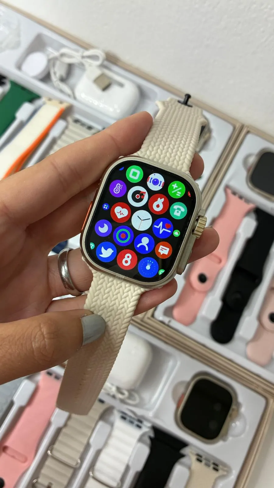 Cofre Smartwatch Ultra con 8 Mallas + Protector + Auriculares Inalambricos