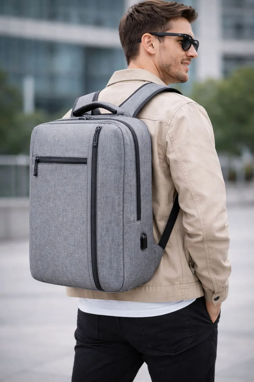 Mochila Multifunción Impermeable con Puerto USB y Opción de Banco de Carga